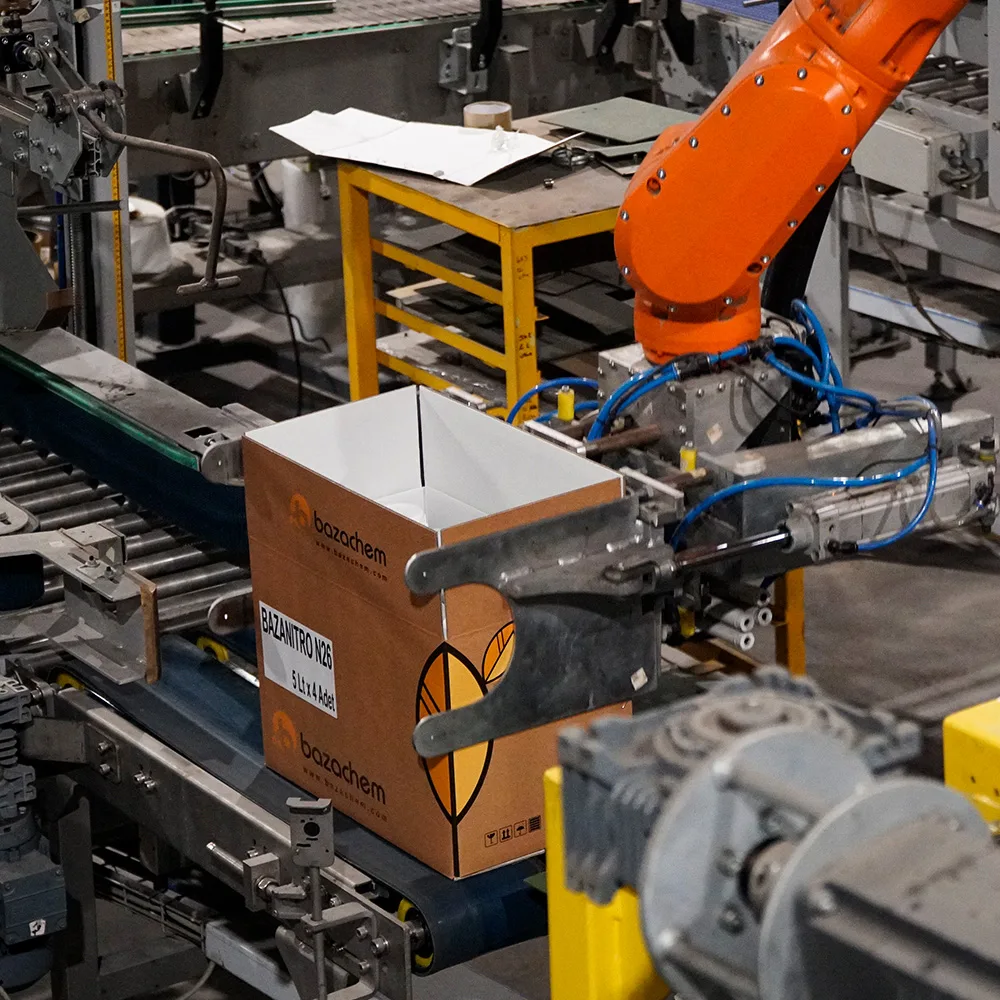 Bazachem üretim tesisinde otomasyon ve robotik paketleme süreci
